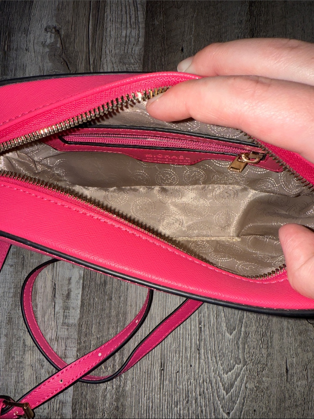 Michael Kors Fuchsia Jet Set Saffiano Crossbody with Gold Hardware - Picture 3 of 8